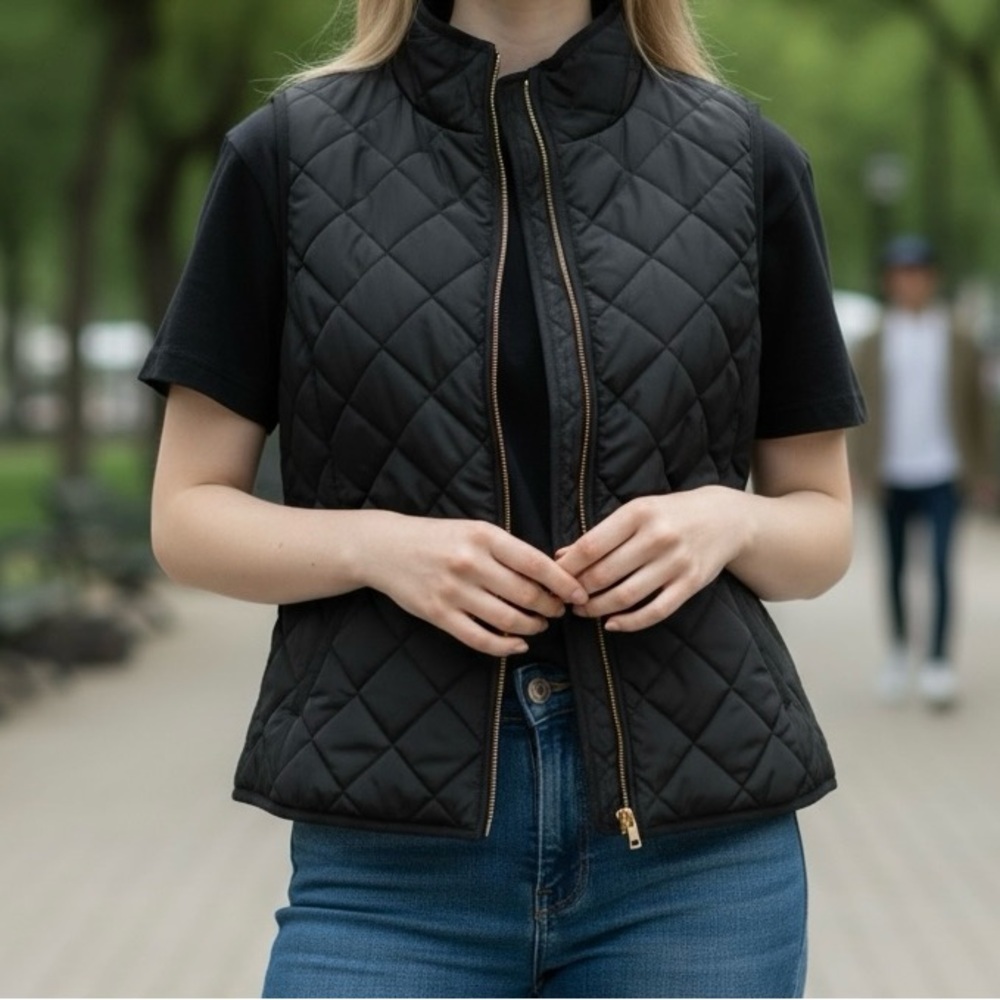Old Navy Black Quilted Puffer Vest Women’s Small Lightweight Zip Front Pockets